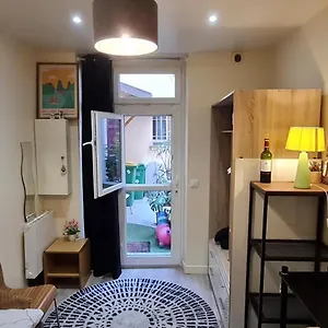 Appartamento Souplex In Montmartre, Parigi
